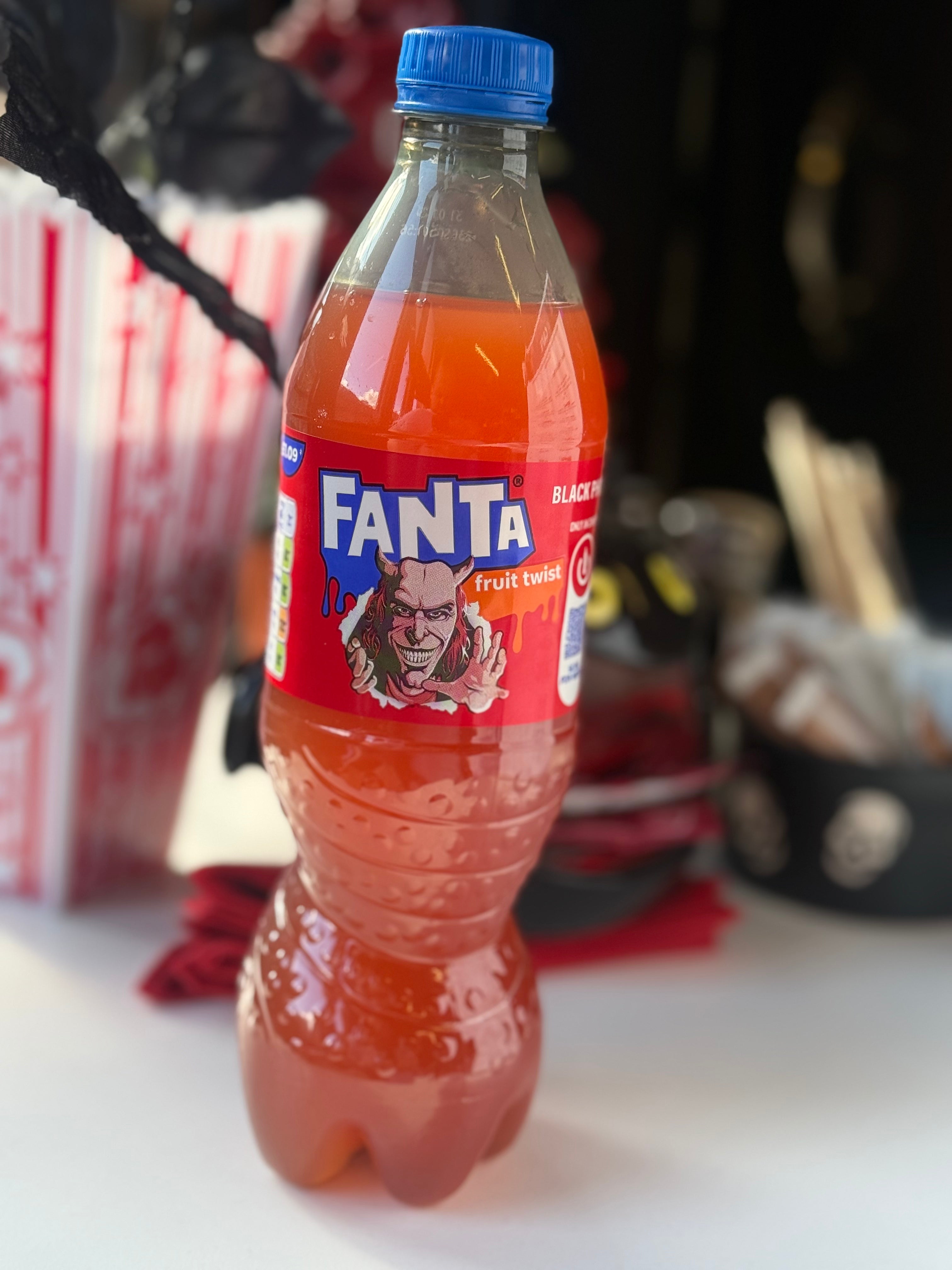 Black Phone x Fanta Fruit Twist 500ml